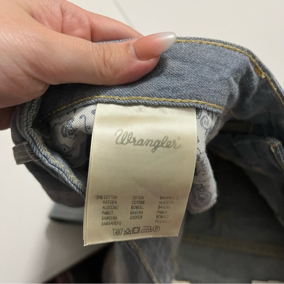 Wrangler Boyfriend Distressed Jeans Loved Light Wash Size 30 J - Picture 5 of 10